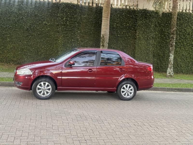 FIAT - SIENA - 2009/2010 - Vermelha - R$ 28.900,00