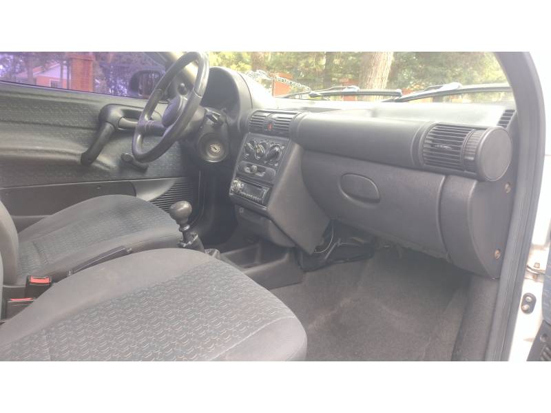 CHEVROLET - CORSA - 2000/2001 - Branca - R$ 16.900,00