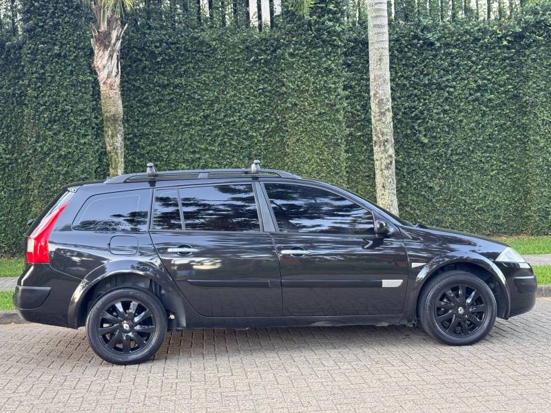 RENAULT - MÉGANE - 2013/2013 - Preta - R$ 33.900,00