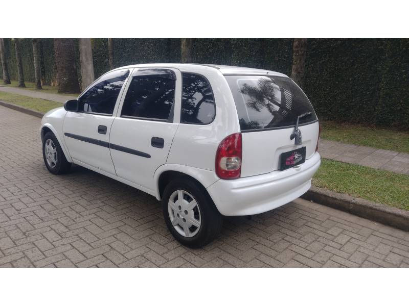 CHEVROLET - CORSA - 2000/2001 - Branca - R$ 16.900,00