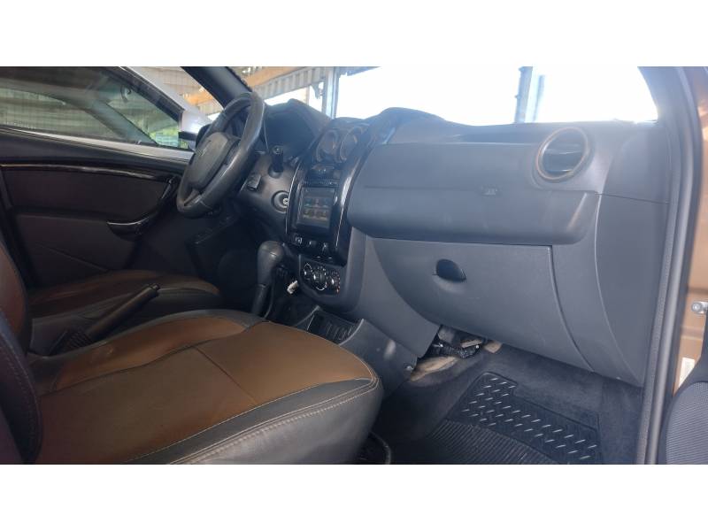 RENAULT - DUSTER - 2015/2016 - Marrom - R$ 61.900,00