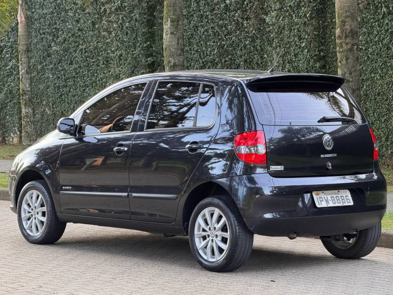 VOLKSWAGEN - FOX - 2009/2010 - Preta - R$ 29.900,00
