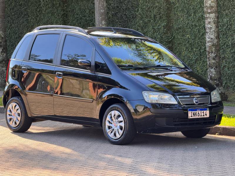 FIAT - IDEA - 2006/2007 - Preta - R$ 25.900,00