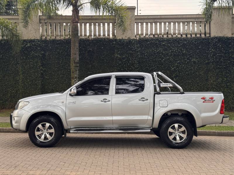 TOYOTA - HILUX - 2008/2009 - Prata - R$ 85.900,00