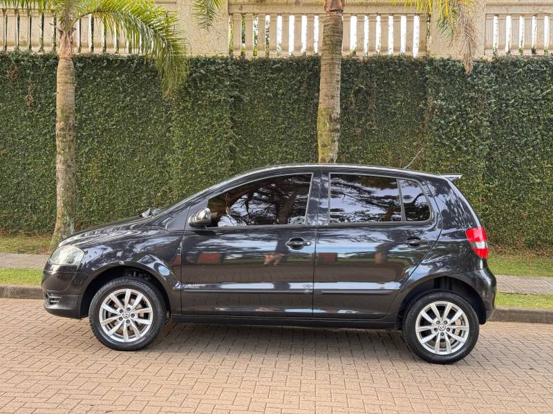 VOLKSWAGEN - FOX - 2009/2010 - Preta - R$ 29.900,00