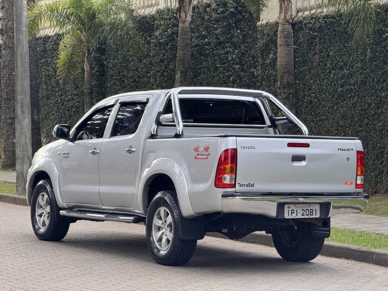 TOYOTA - HILUX - 2008/2009 - Prata - R$ 85.900,00