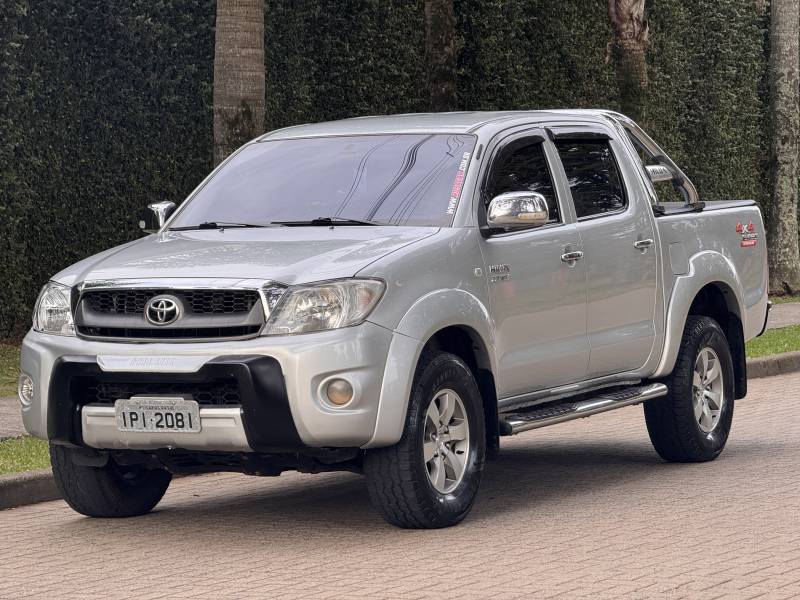 TOYOTA - HILUX - 2008/2009 - Prata - R$ 85.900,00