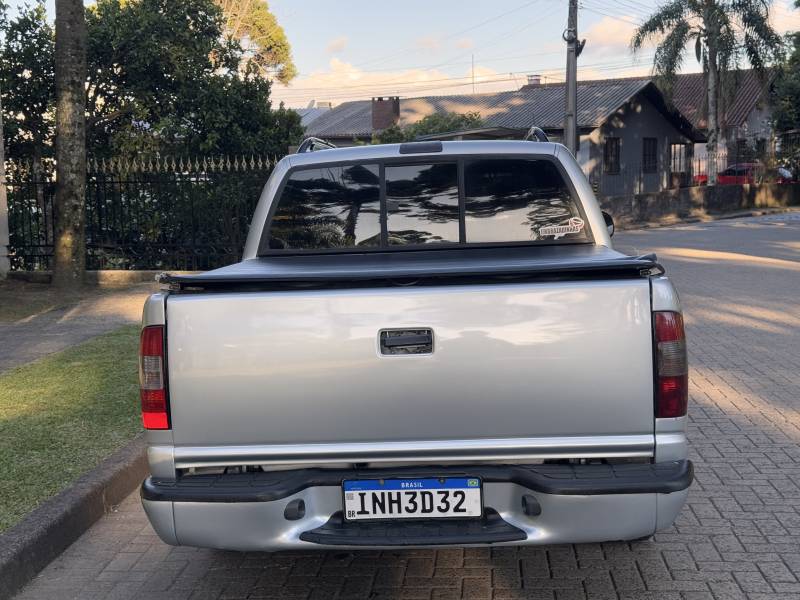 CHEVROLET - S10 - 2006/2007 - Prata - R$ 55.900,00