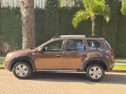 RENAULT - DUSTER - 2015/2016 - Marrom - R$ 61.900,00