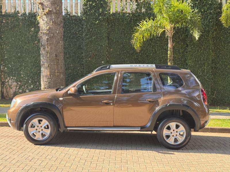 RENAULT - DUSTER - 2015/2016 - Marrom - R$ 61.900,00