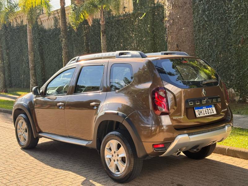 RENAULT - DUSTER - 2015/2016 - Marrom - R$ 61.900,00