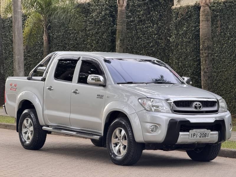 TOYOTA - HILUX - 2008/2009 - Prata - R$ 85.900,00