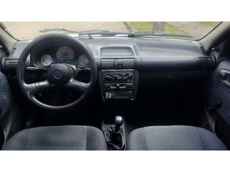 CHEVROLET - CORSA - 2000/2001 - Branca - R$ 16.900,00