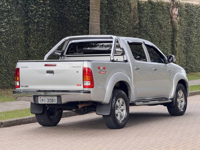 TOYOTA - HILUX - 2008/2009 - Prata - R$ 85.900,00
